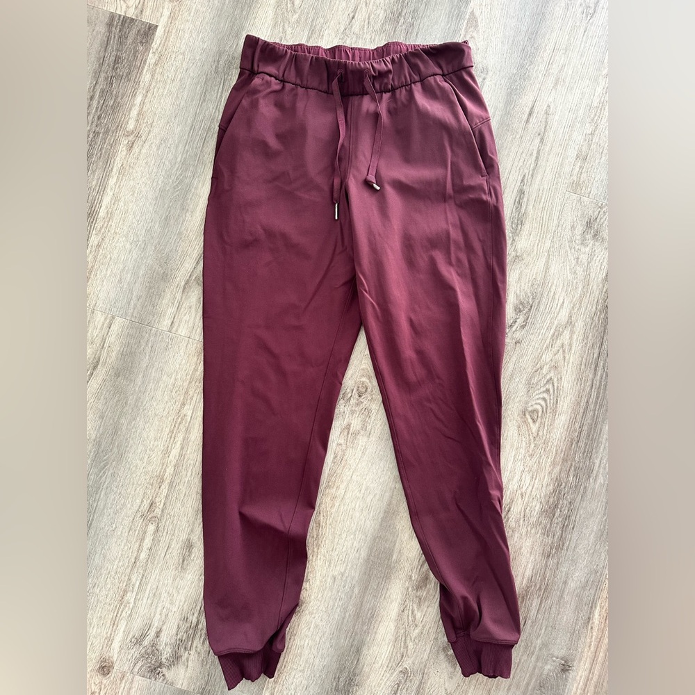 Lululemon On the Fly jogger